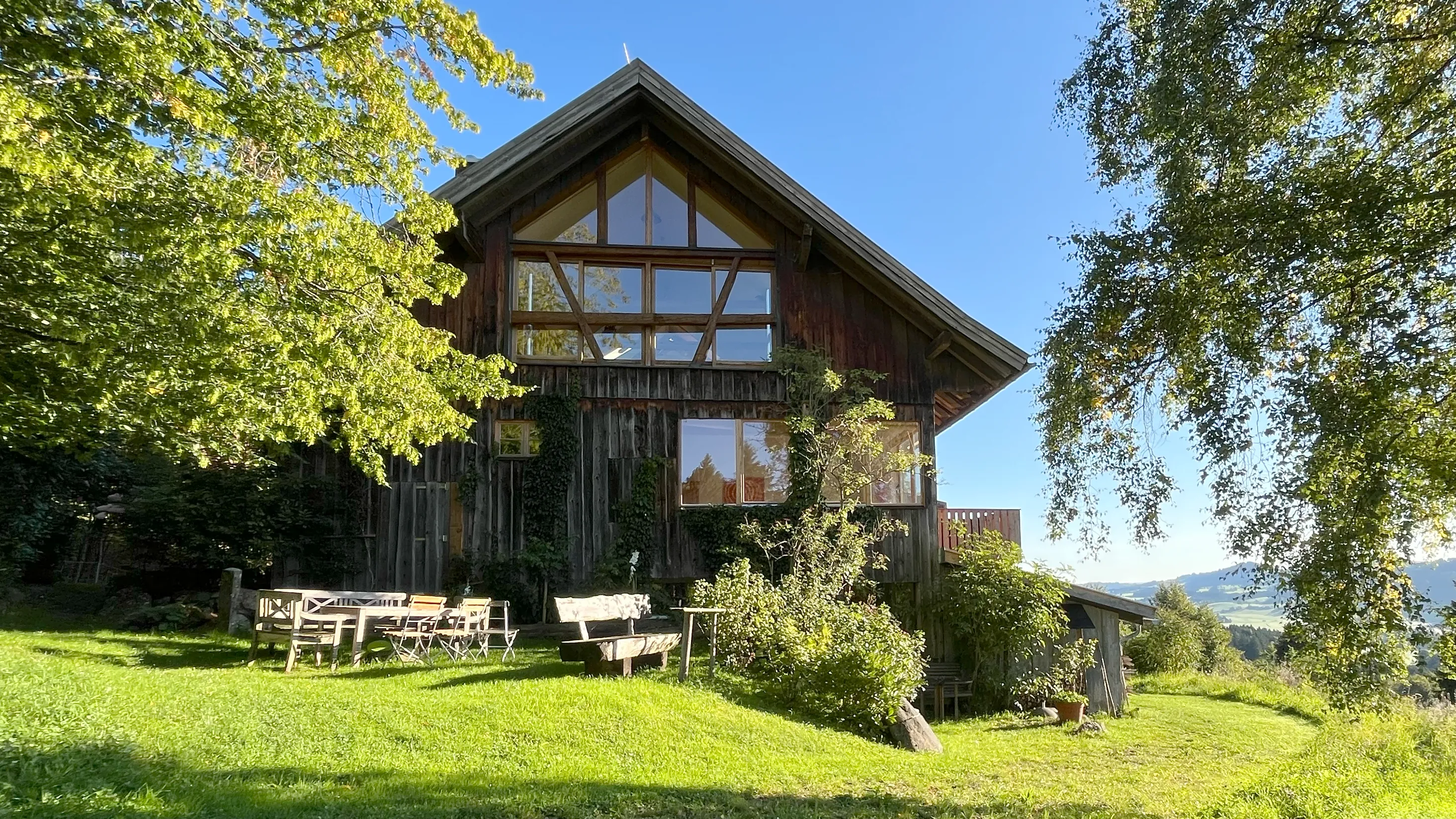 Der Garten mit Sitzplätzen und Aussicht