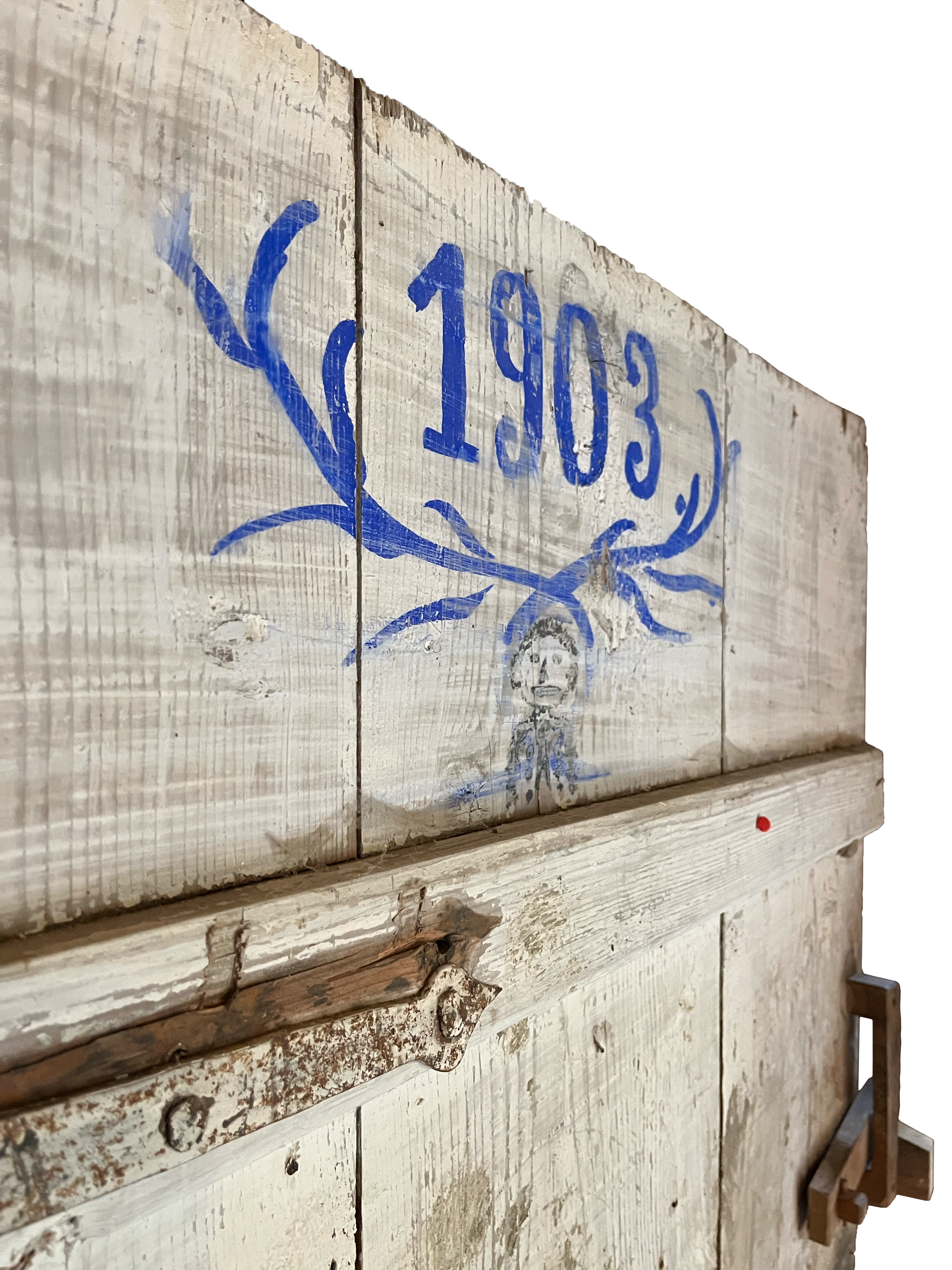 Die alte Stalltür ist bemalt