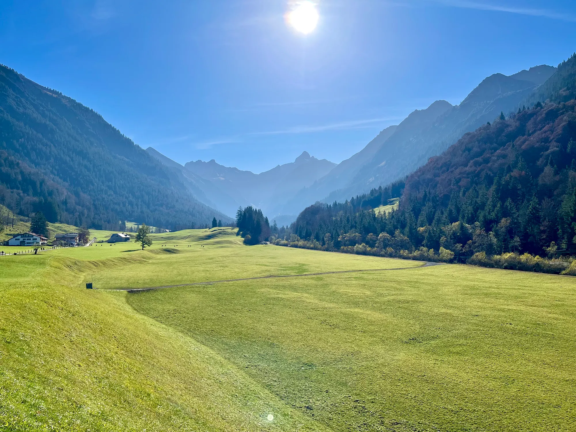Grünes Tal in der Nähe vom Christlessee